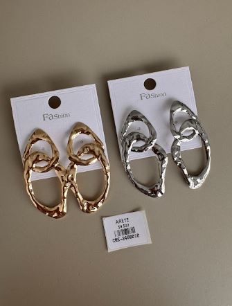 Aretes Eslabones con Textura de Relieve