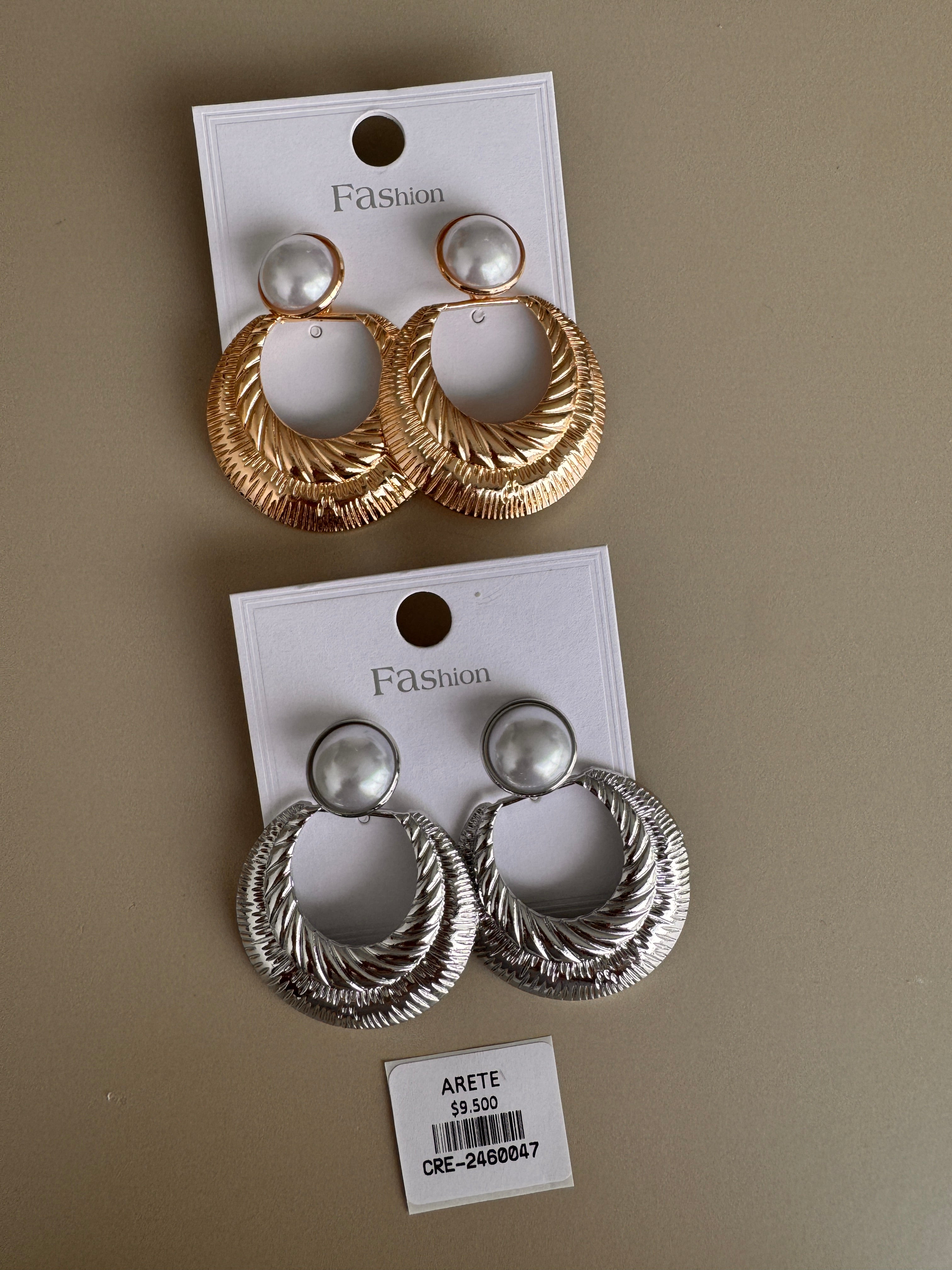 Aretes Circulares Texturizados con Perla