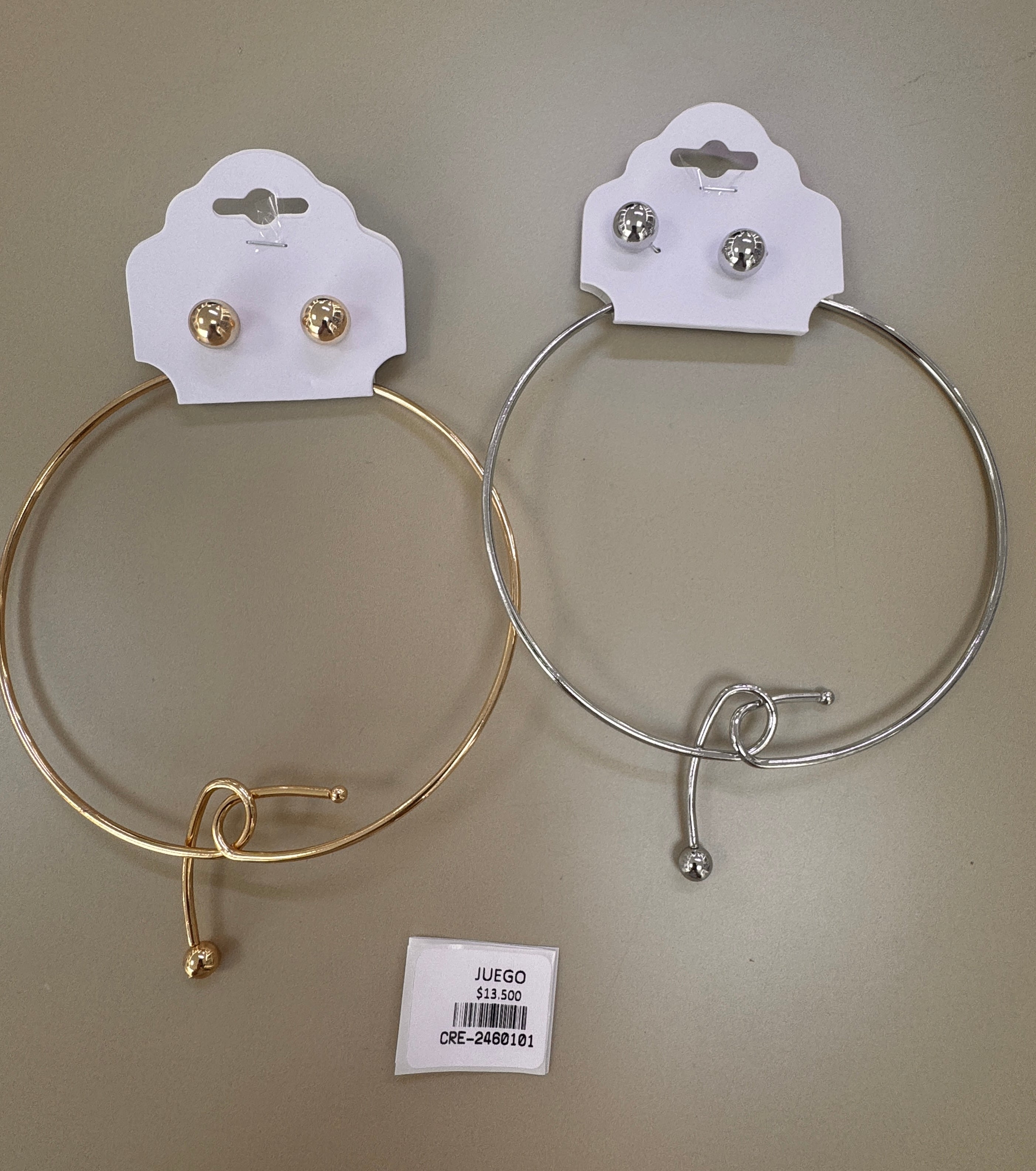 Set de Gargantilla Rígida y Topos con Nudo