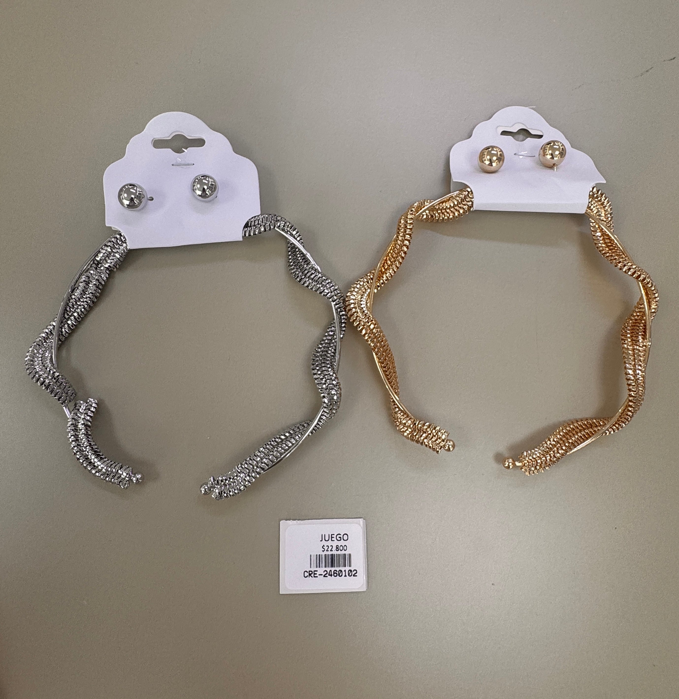 Juego de Manilla Rígida en Espiral y Aretes tipo Topo