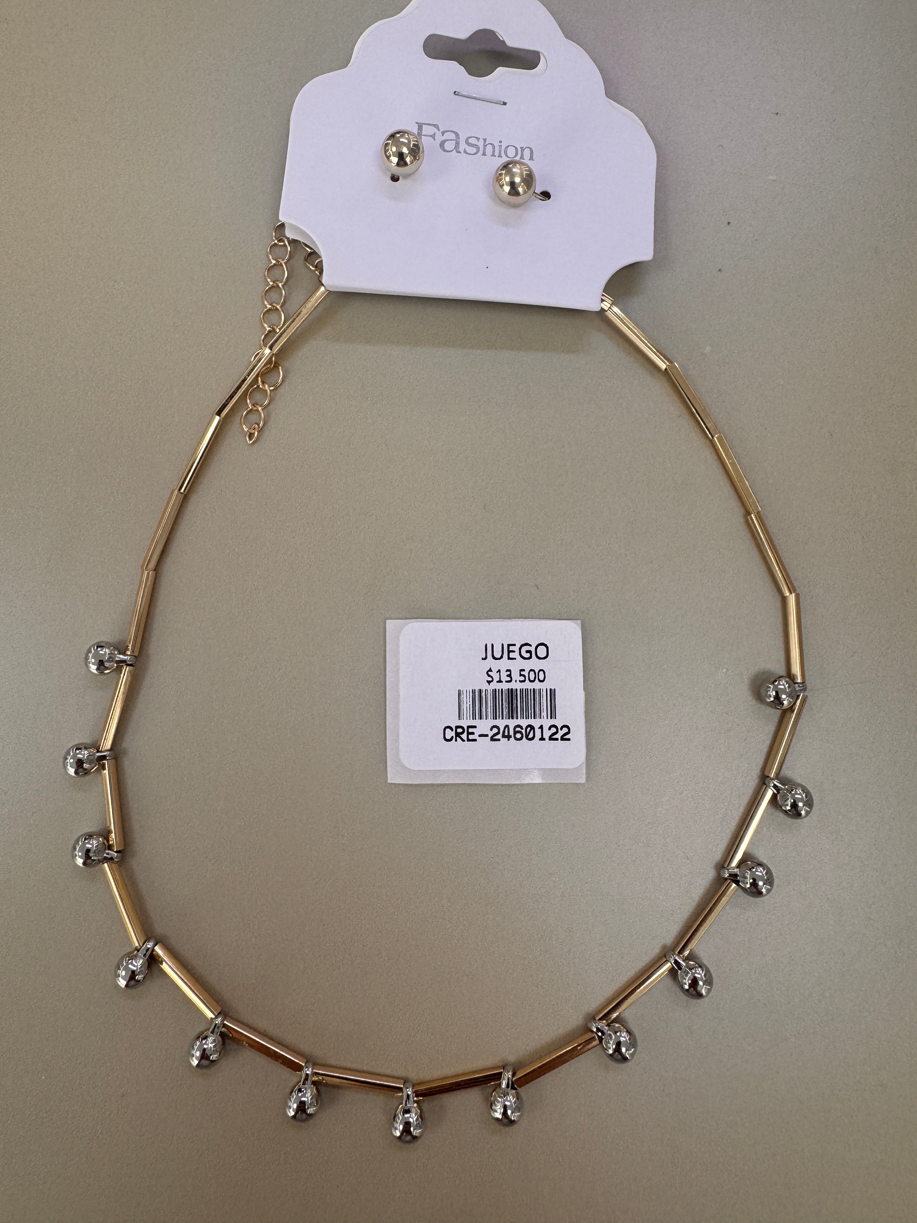 Juego de Collar y Aretes Bicolor con Detalles Colgantes