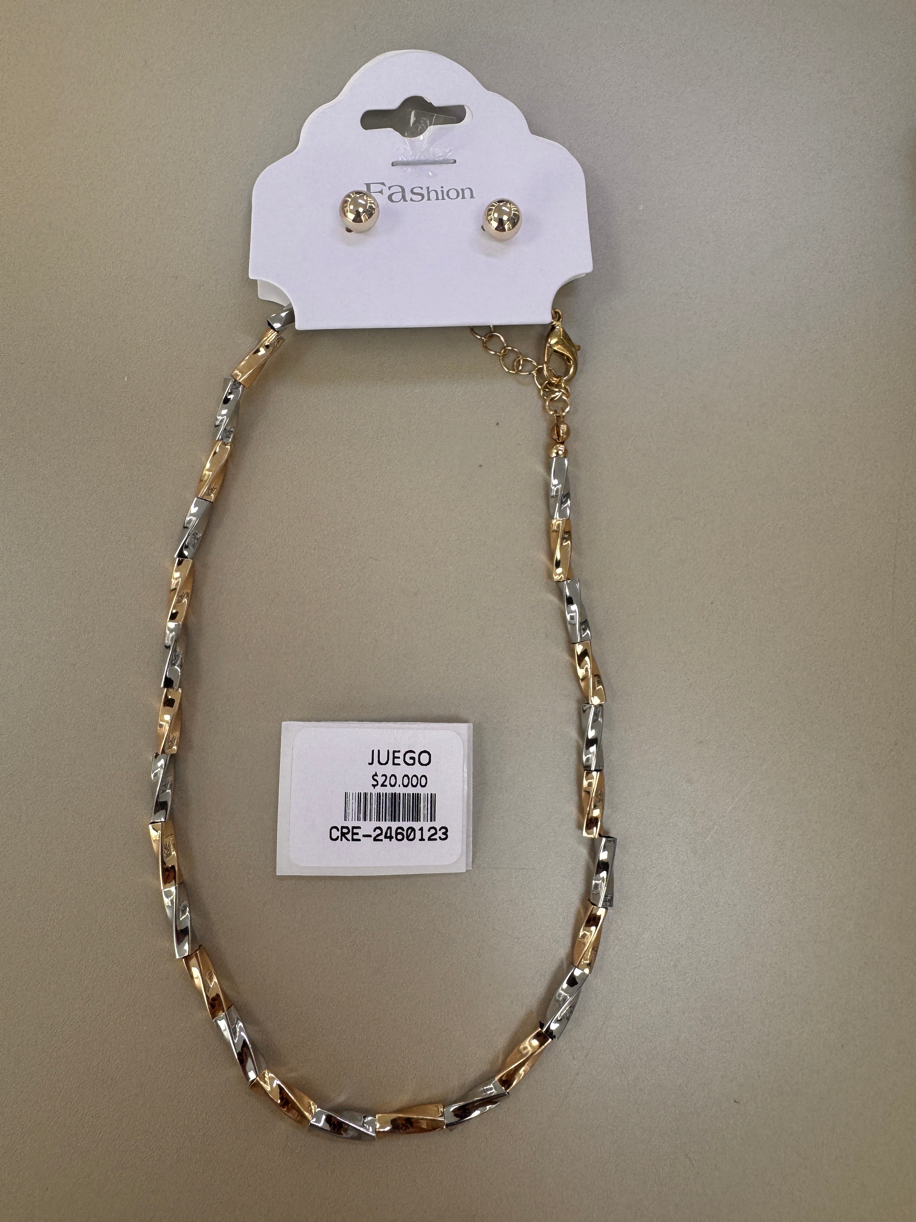 Juego de Collar y Aretes Dorado y Plateado