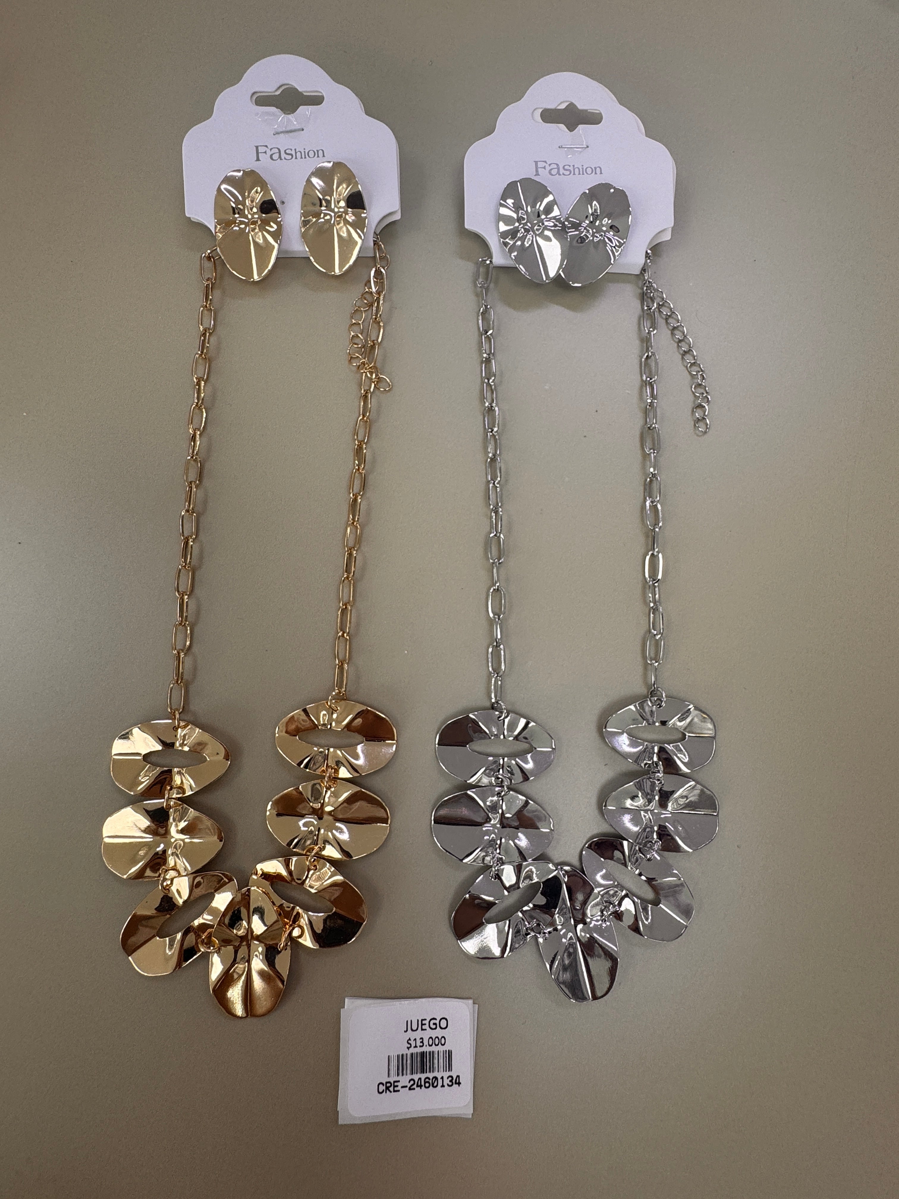 Juego de Collar y Topos con Placas Ovaladas