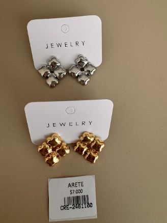 Aretes Flor de Cuatro Pétalos
