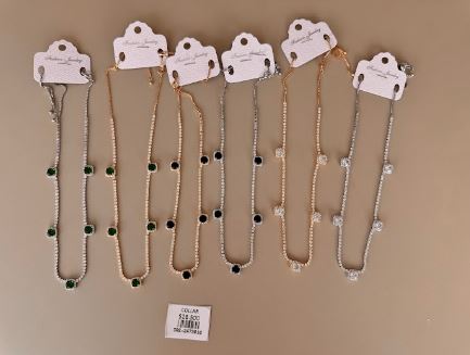 Collar Brillante con Cristales Cuadrados