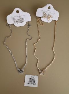 Juego de Collar y Aretes con Dije de Mariposa
