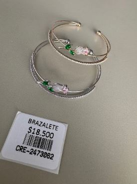 Brazalete Rígido Doble con Flor Rosa y Hojas Verdes de Circonias