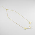 Collar de Cadena con Tres Dijes Florales Cuatro Hojas