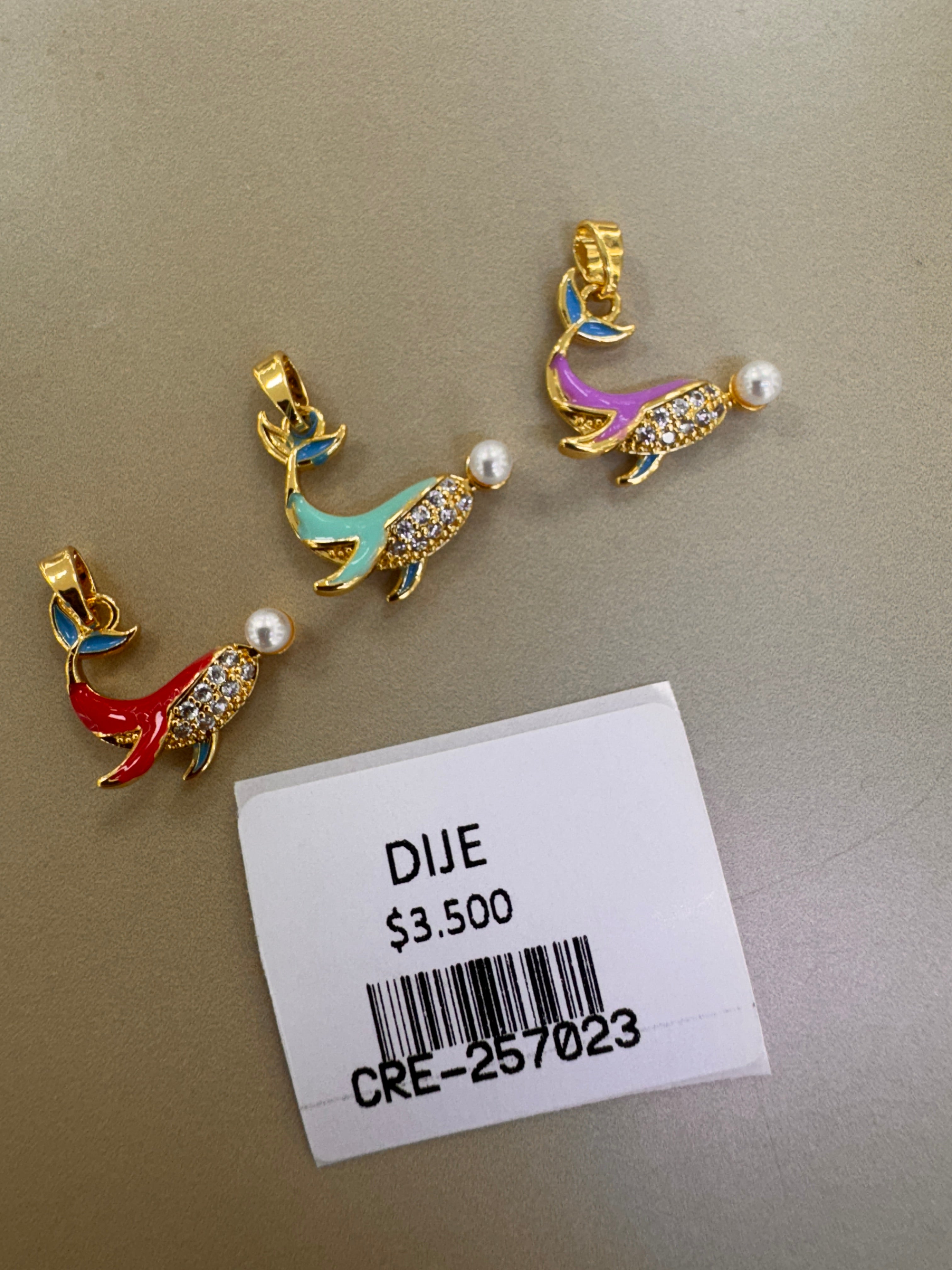 Dije de Ballena con Esmalte, Piedras y Perla