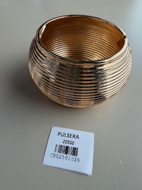 Pulsera rígida de diseño circular con texturas estriadas