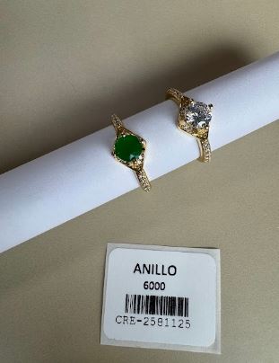 Anillo Doble con Piedra Verde y Circonia Brillante