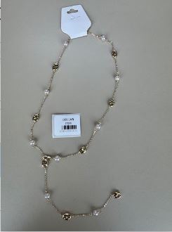 Collar Largo con Perlas y Detalles Circulares