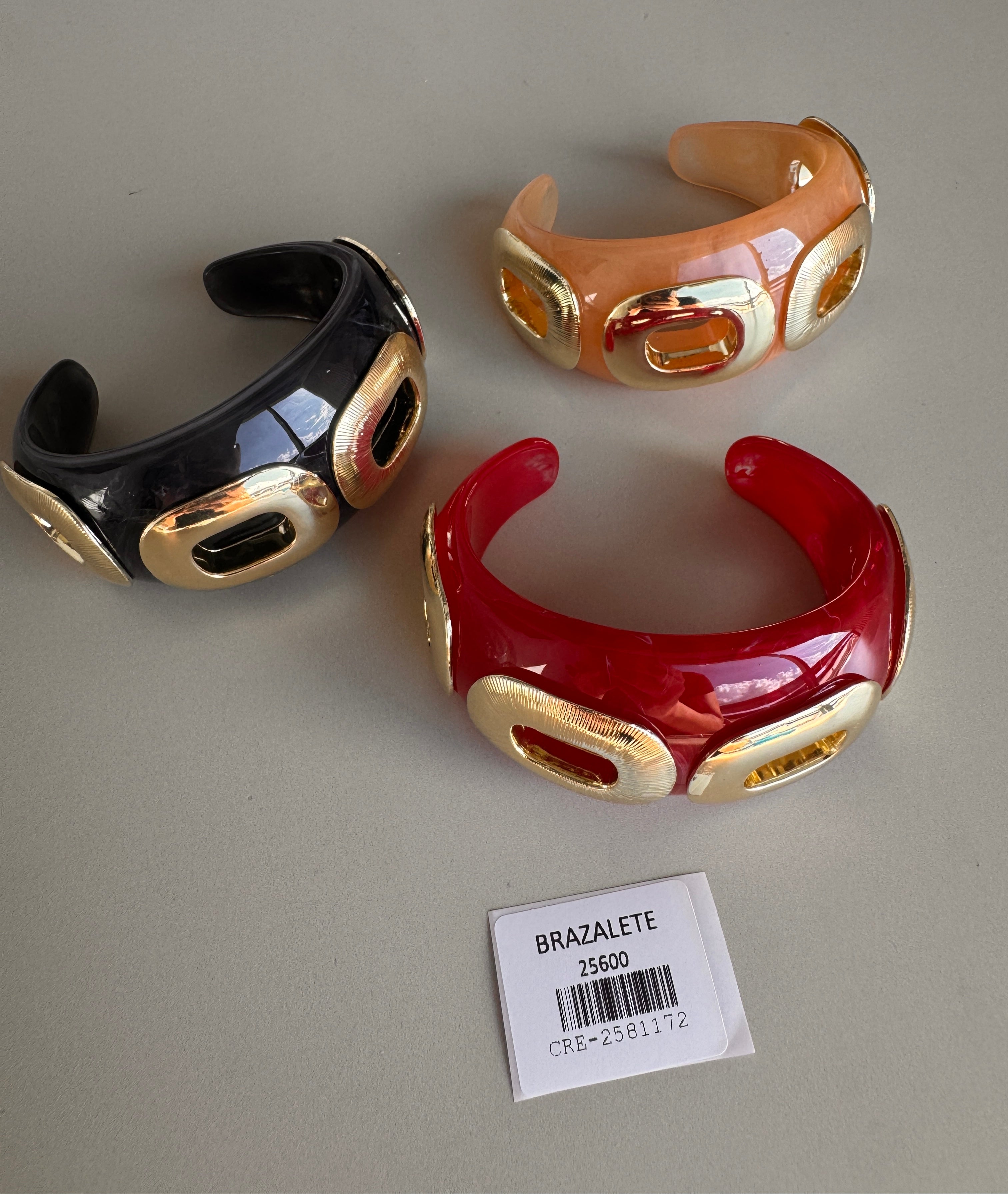 Brazalete Ancho Rígido con Aplicaciones Doradas