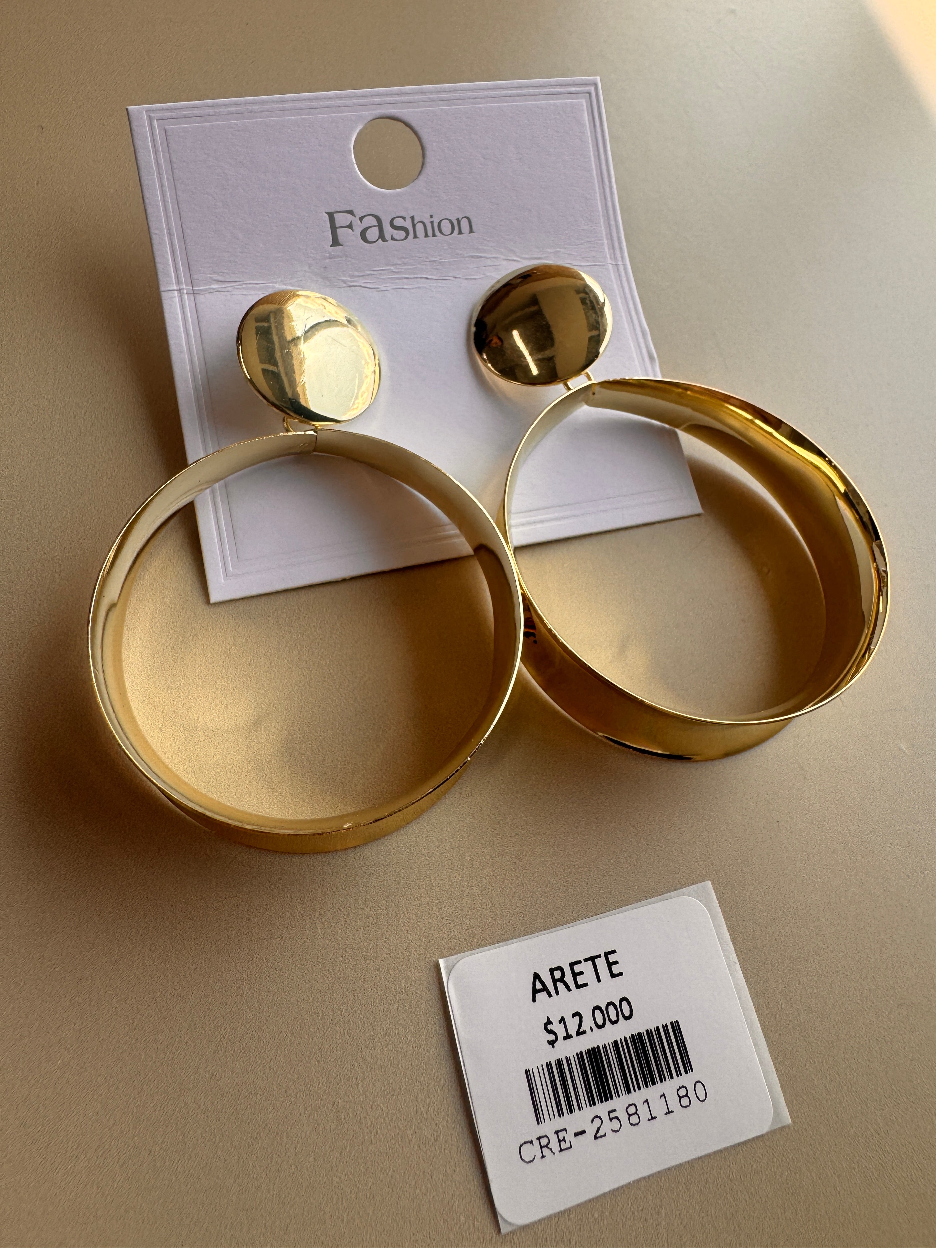 Aretes Aro Ovalado Dorado Elegante