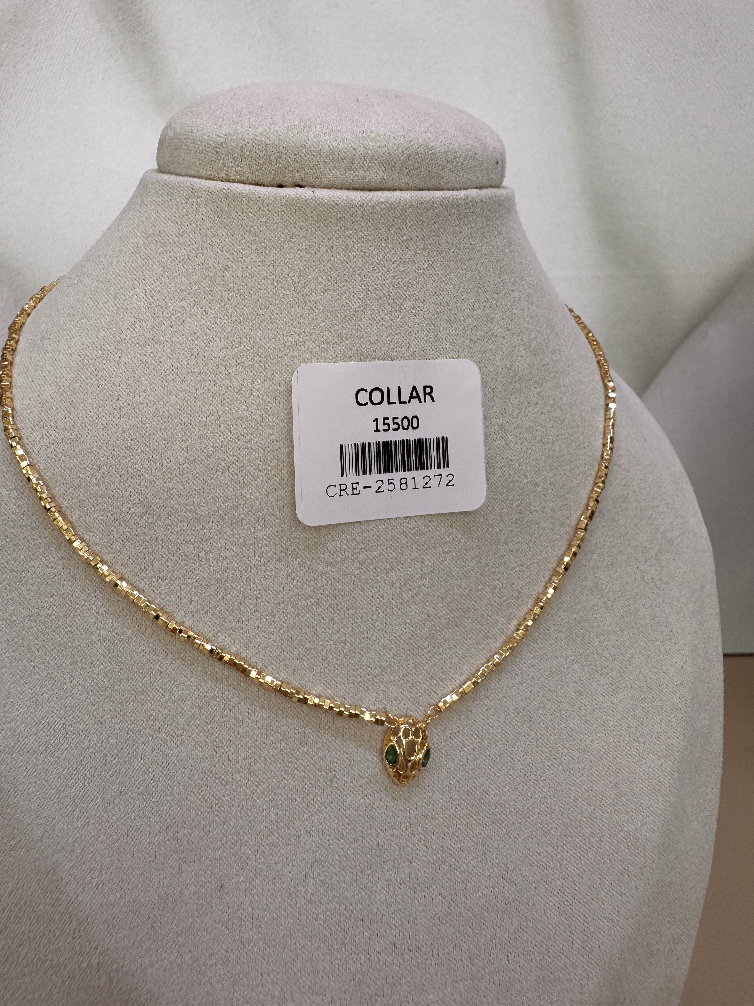 Collar Corto con Cadena Texturizada y Dije de Cabeza de Serpiente