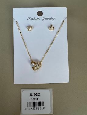 Juego Collar y Aretes Corazón con Perla y Brillo Dorado