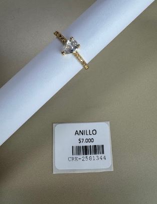 Anillo Fino con Cristal en Forma de Gota