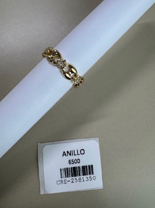Anillo con Eslabones y Flores de Piedras