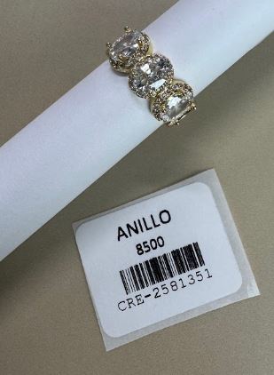 Anillo Dorado Tres Piedras Cristal