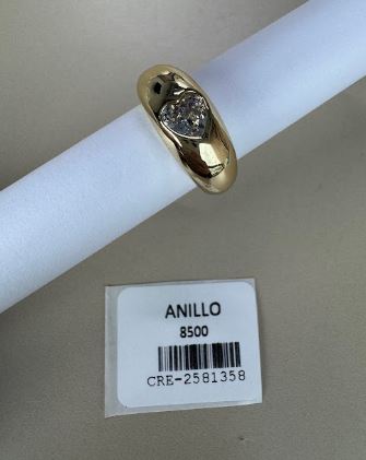 Anillo Bombé con Gema en Forma de Corazón