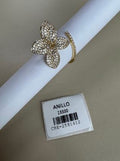 Anillo Diseño Floral con Detalle Brillante