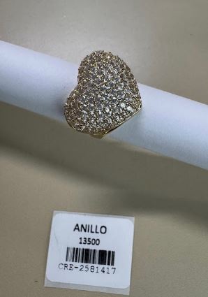 Anillo con Motivo de Corazón Cubierto de Piedras
