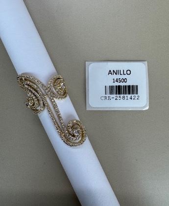 Anillo dorado con diseño de espirales y cristales
