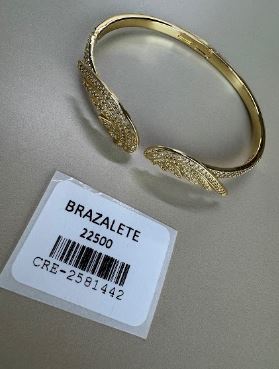 Brazalete Abierto Dorado con Dise¤o de Alas y Pedrer¡a