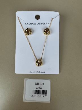 Set Collar y Aretes con Diseño de Nudo