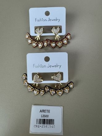 Arete Corazón con Línea de Corazones y Circones
