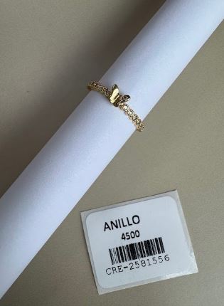 Anillo Fino con Detalle de Mariposa