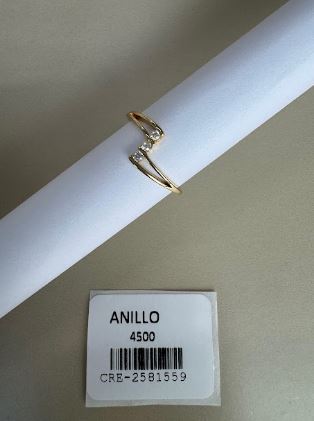 Anillo Fino con Diseño en Zigzag y Piedras