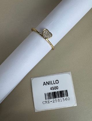 Anillo con diseño de corazón