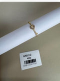 Anillo Fino con Detalle de Llave y Cristales