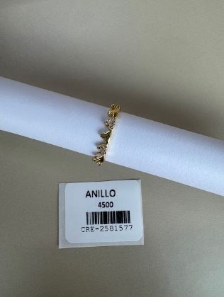 Anillo con Fila de Corazones y Detalle Brillante