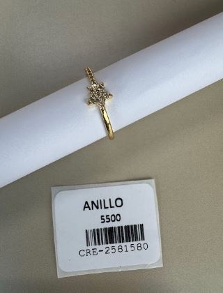 Anillo Fino con Estrella de Piedras Brillantes