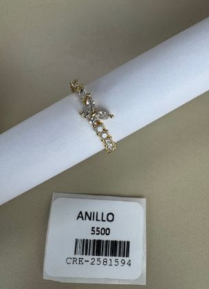 Anillo Dorado con Diseño de Mariposa y Circones