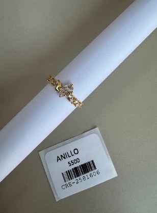 Anillo con Piedra Central Corte Marquise y Detalle Brillante