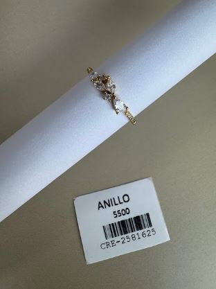 Anillo Fino con Cristales en Corte Marquise