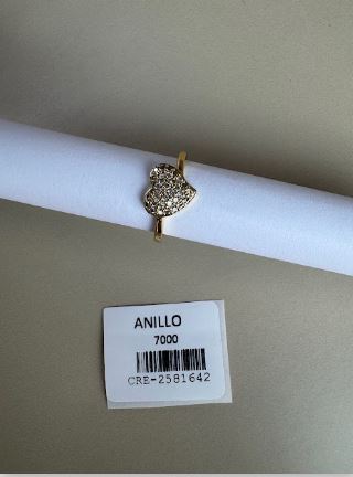 Anillo con Diseño de Corazón Brillante