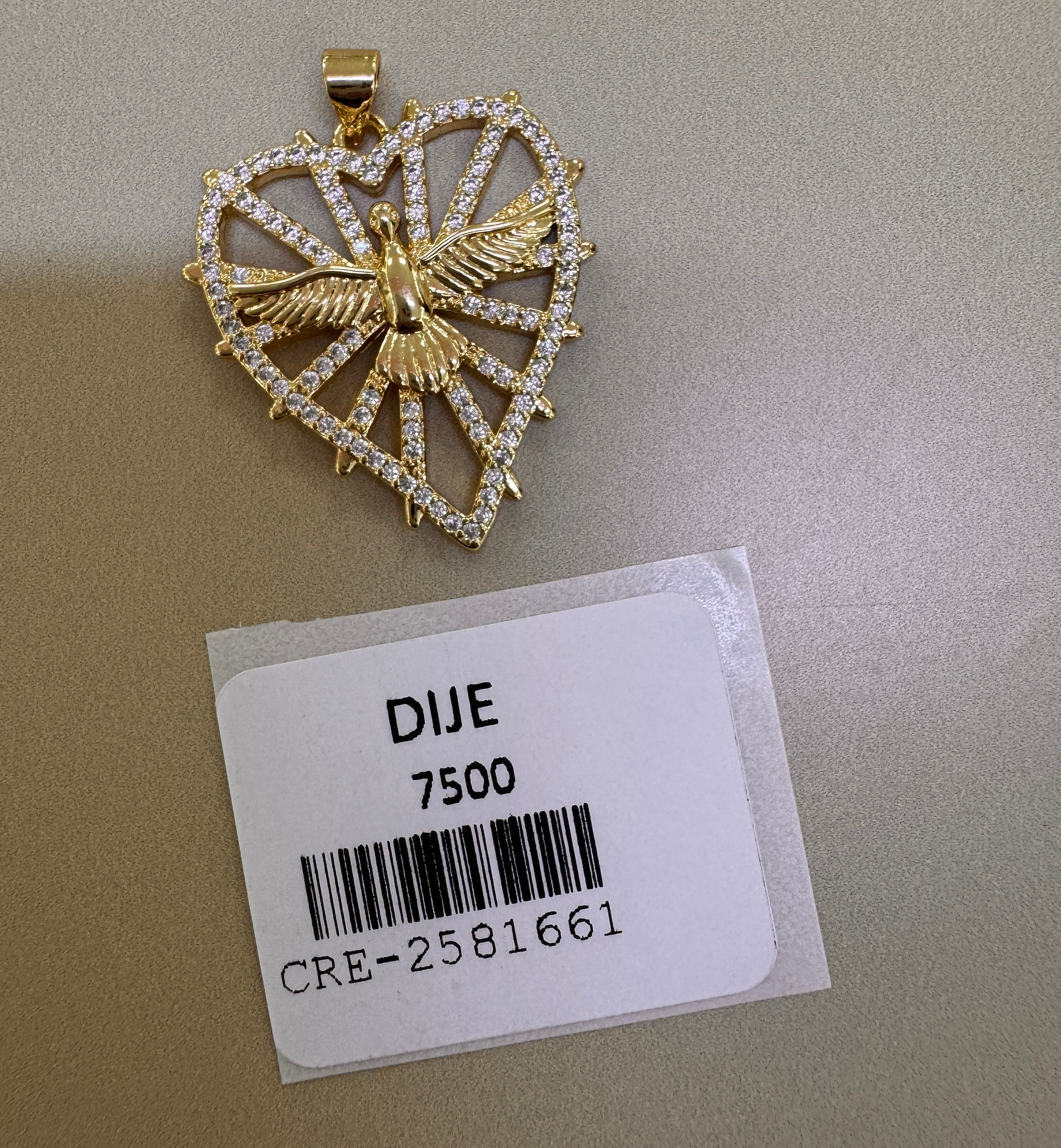 Dije de Corazón con Paloma y Piedras Brillantes