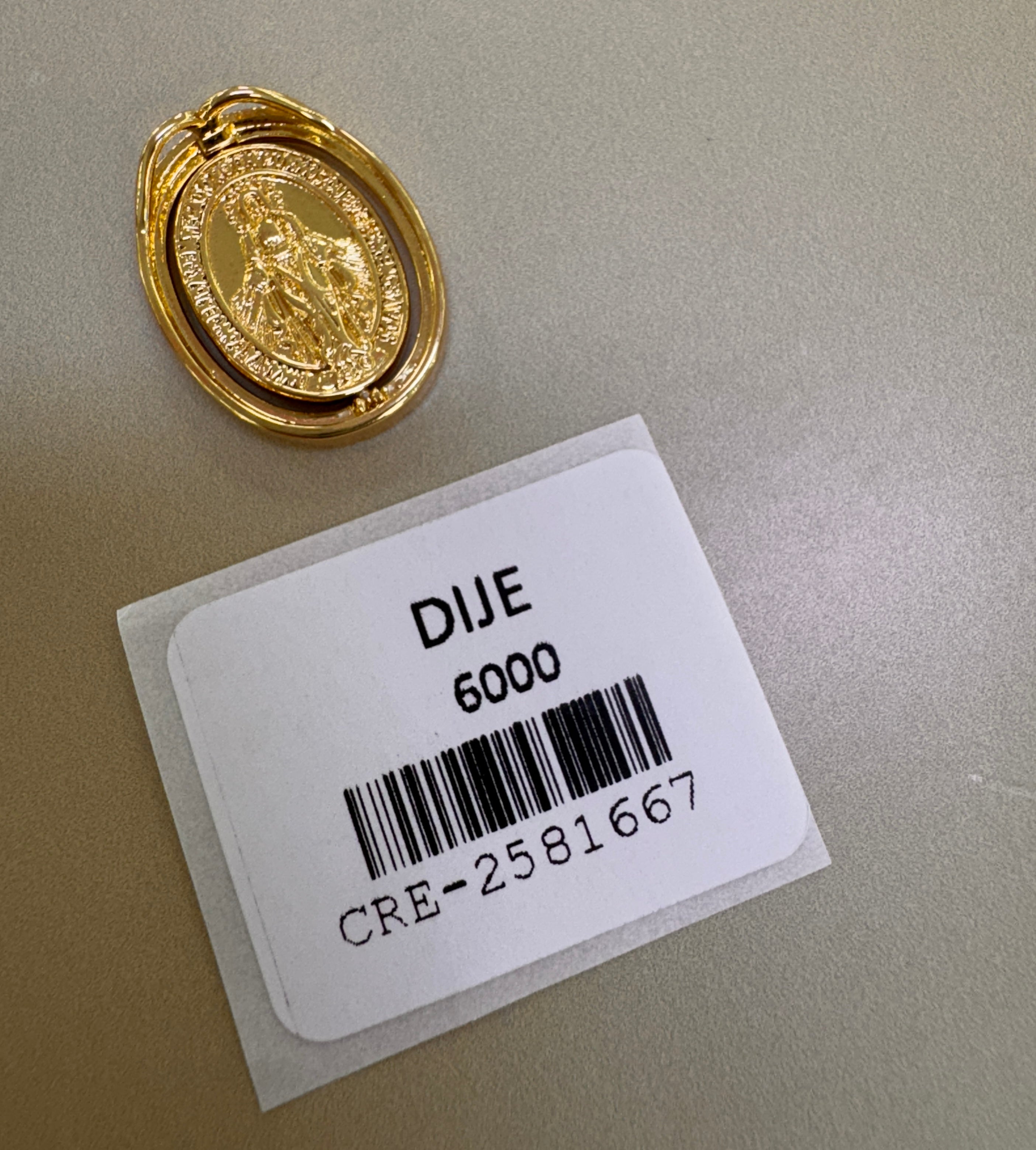 Dije Ovalado con Medalla Religiosa