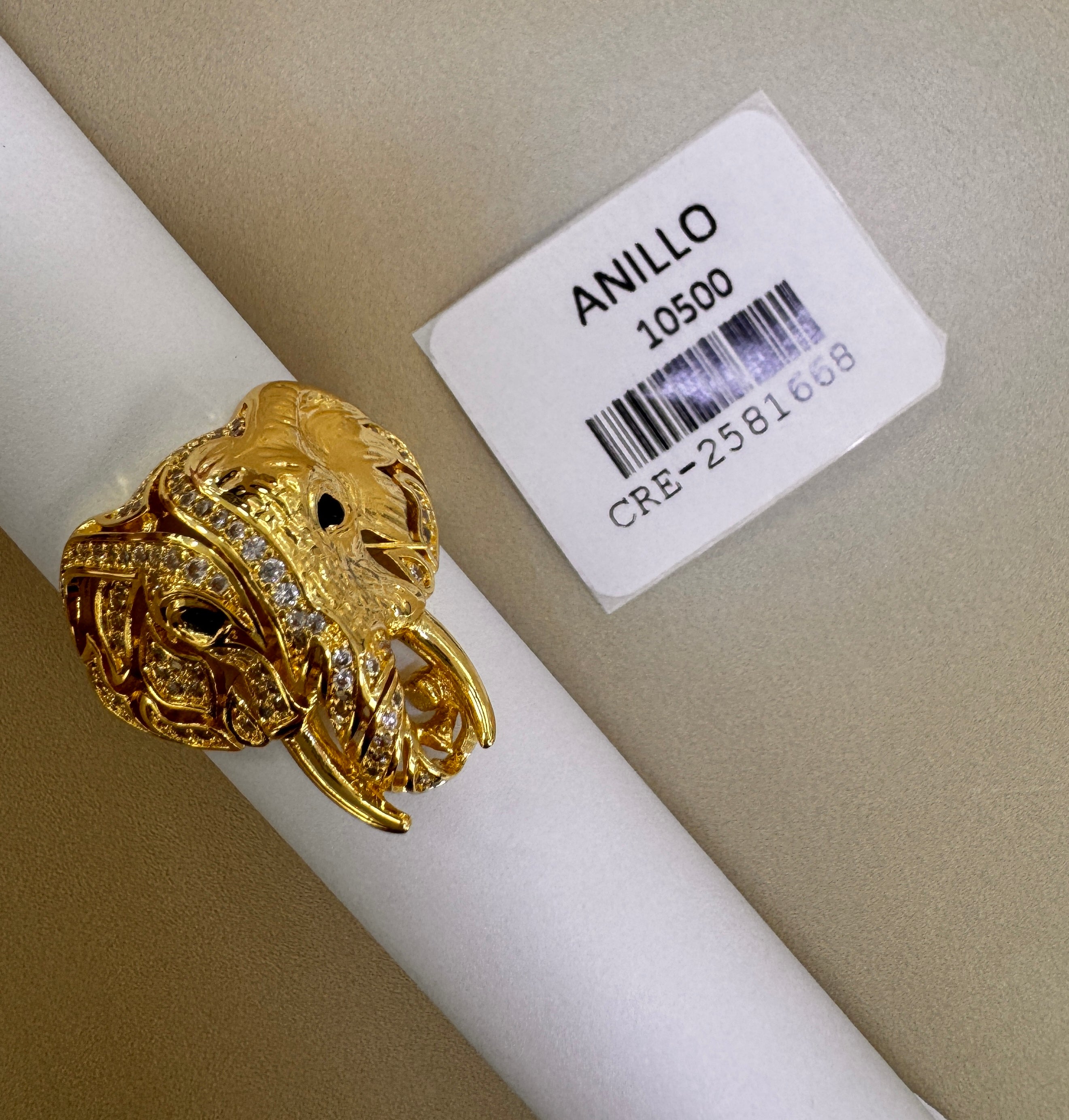 Anillo de Elefante con Detalles Brillantes