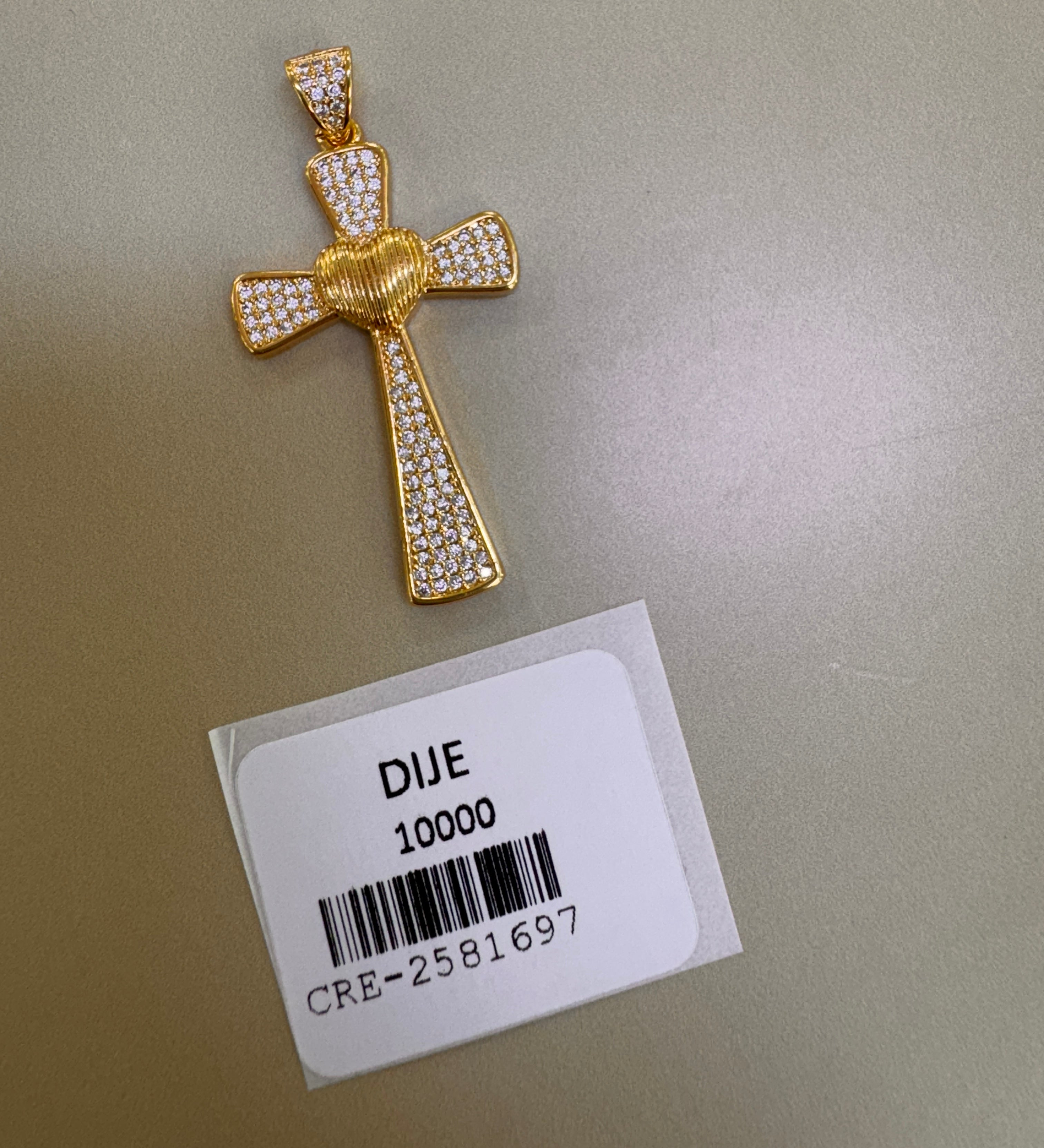 Dije Cruz con Corazón Central y Piedras