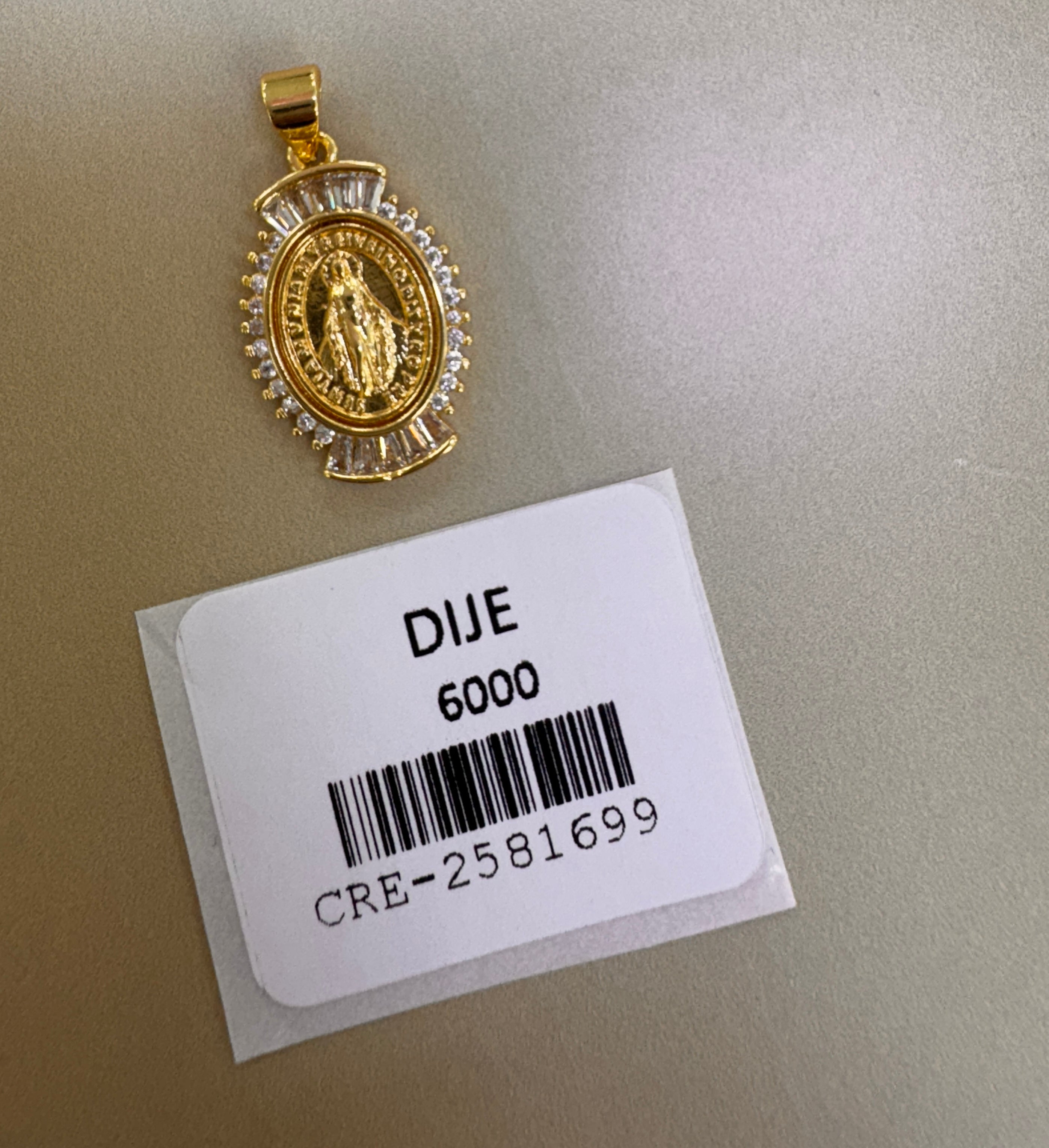 Dije Religioso Ovalado Dorado