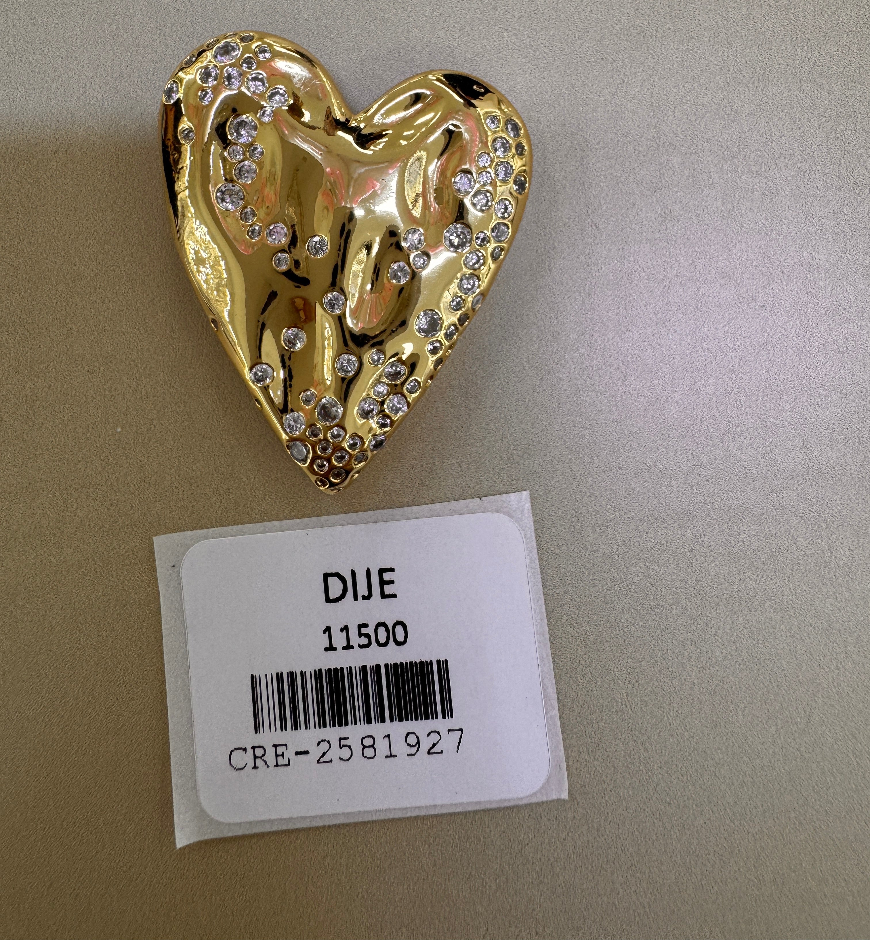 Dije de Corazón Abombado con Piedras Brillantes