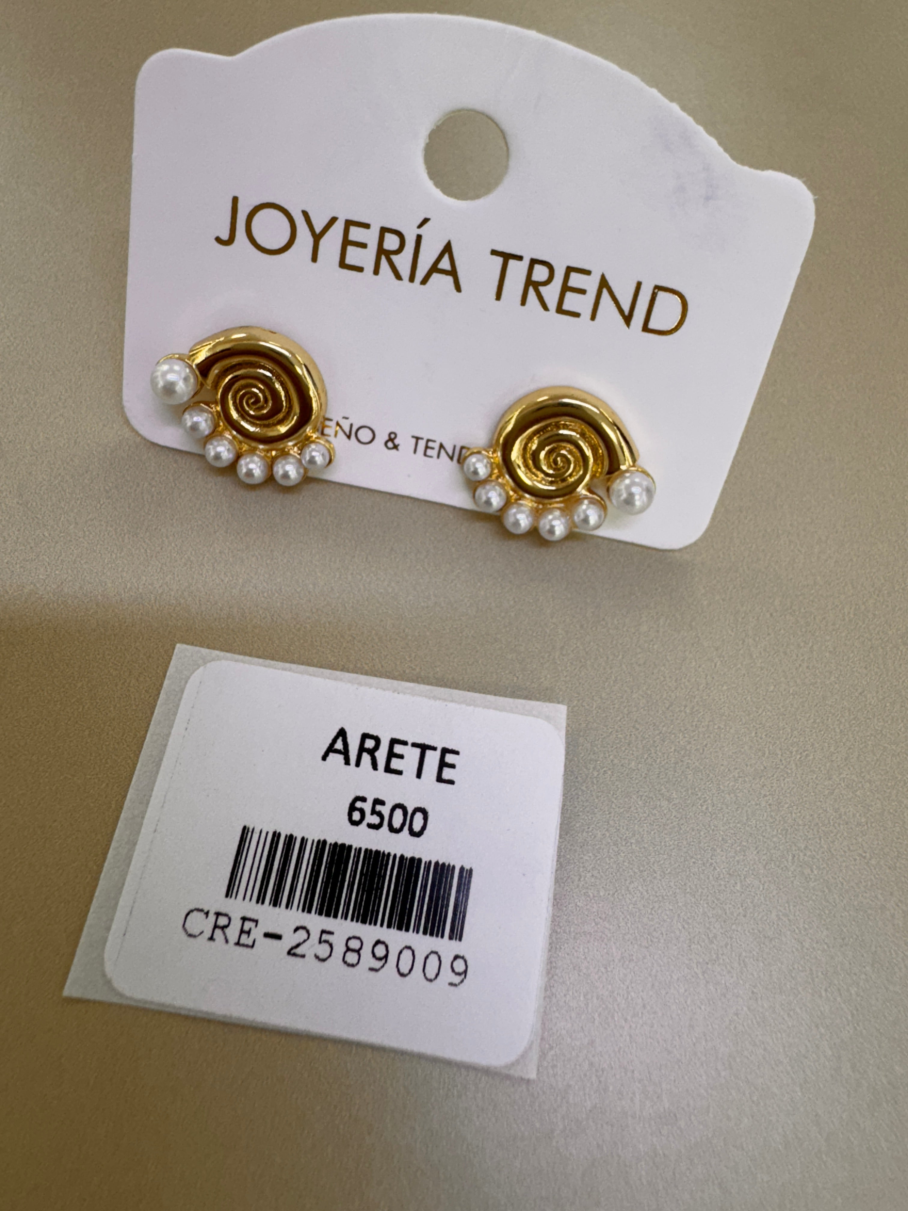 Aretes Dorados Espiral con Perlas Pequeñas