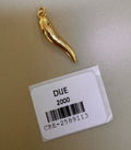 Dije Amuleto Curvo en Tono Dorado