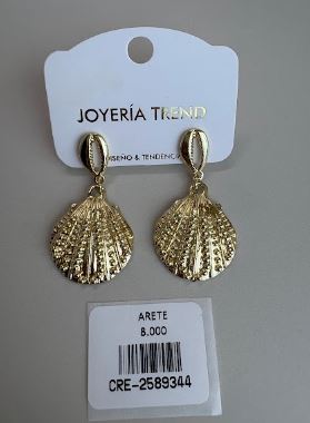 Aretes Colgantes con Diseño de Conchas Marinas