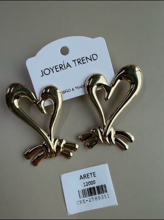 Aretes Corazón Escultural Dorados